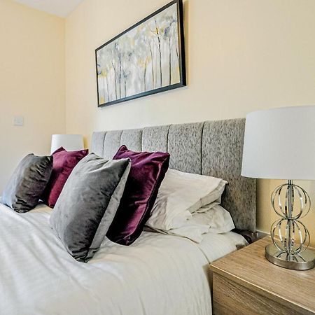 Kings Quarter - Four Bed Apartment - #0202 Maidenhead Exterior photo